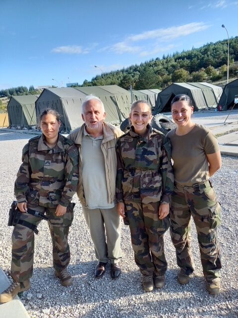 Yves-Michel Langlois et des militaires du Camp de Canjuers dans le Var,  immortalisent en photo cette journée mémorable à l'issue de la conférence